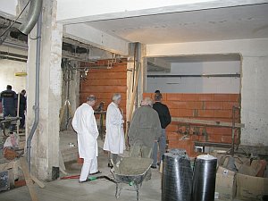 building of the partition walls of the machine-room c.F42